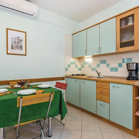 Apartment 1 Bedroom Beautiful In *