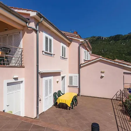 Apartment 1 Bedroom Beautiful In Moscenicka Draga